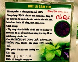 Bánh dày lá cẩm có màu sắc hấp dẫn, hương vị đặc trưng.